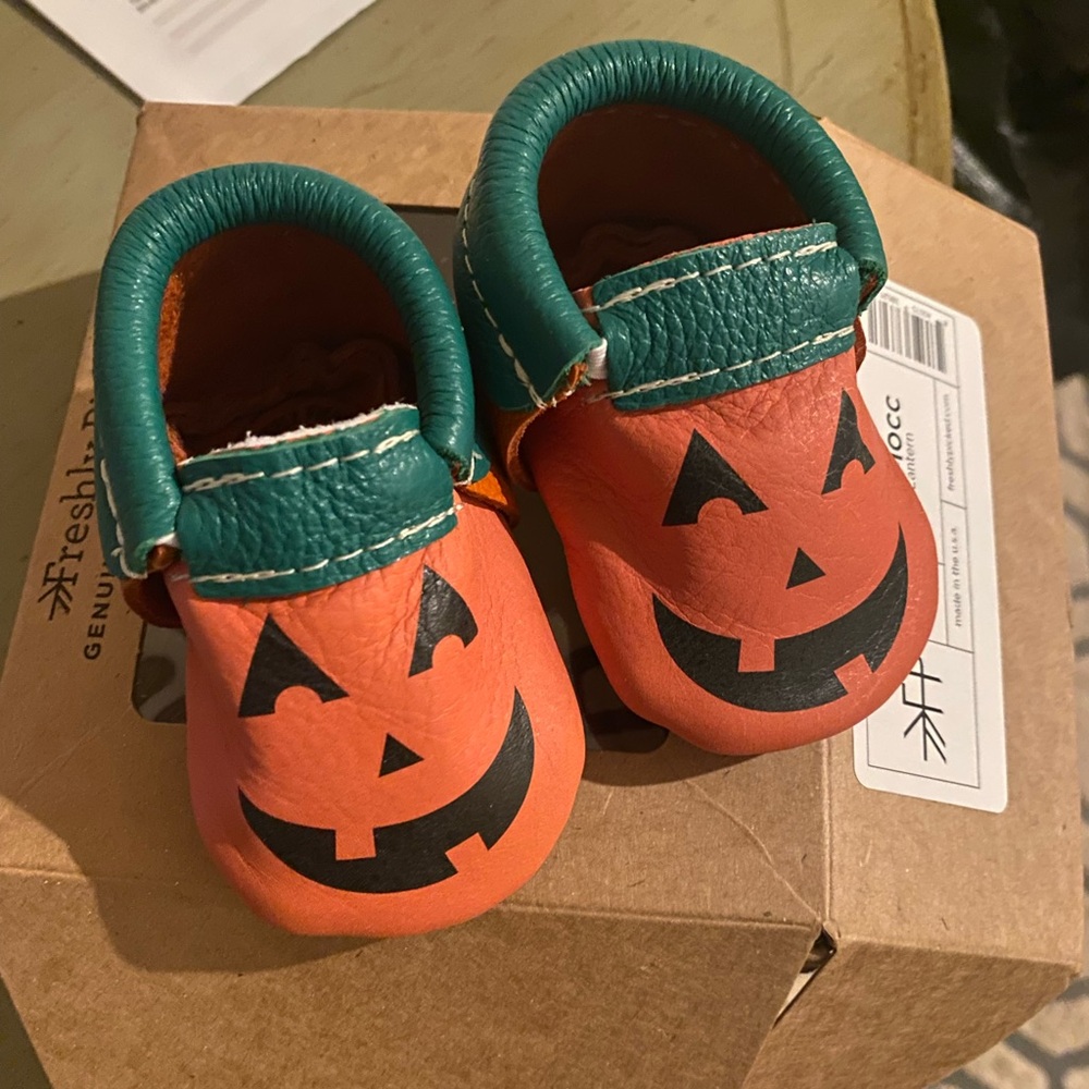 Freshly Picked Green Pumpkin Moccasins NWT